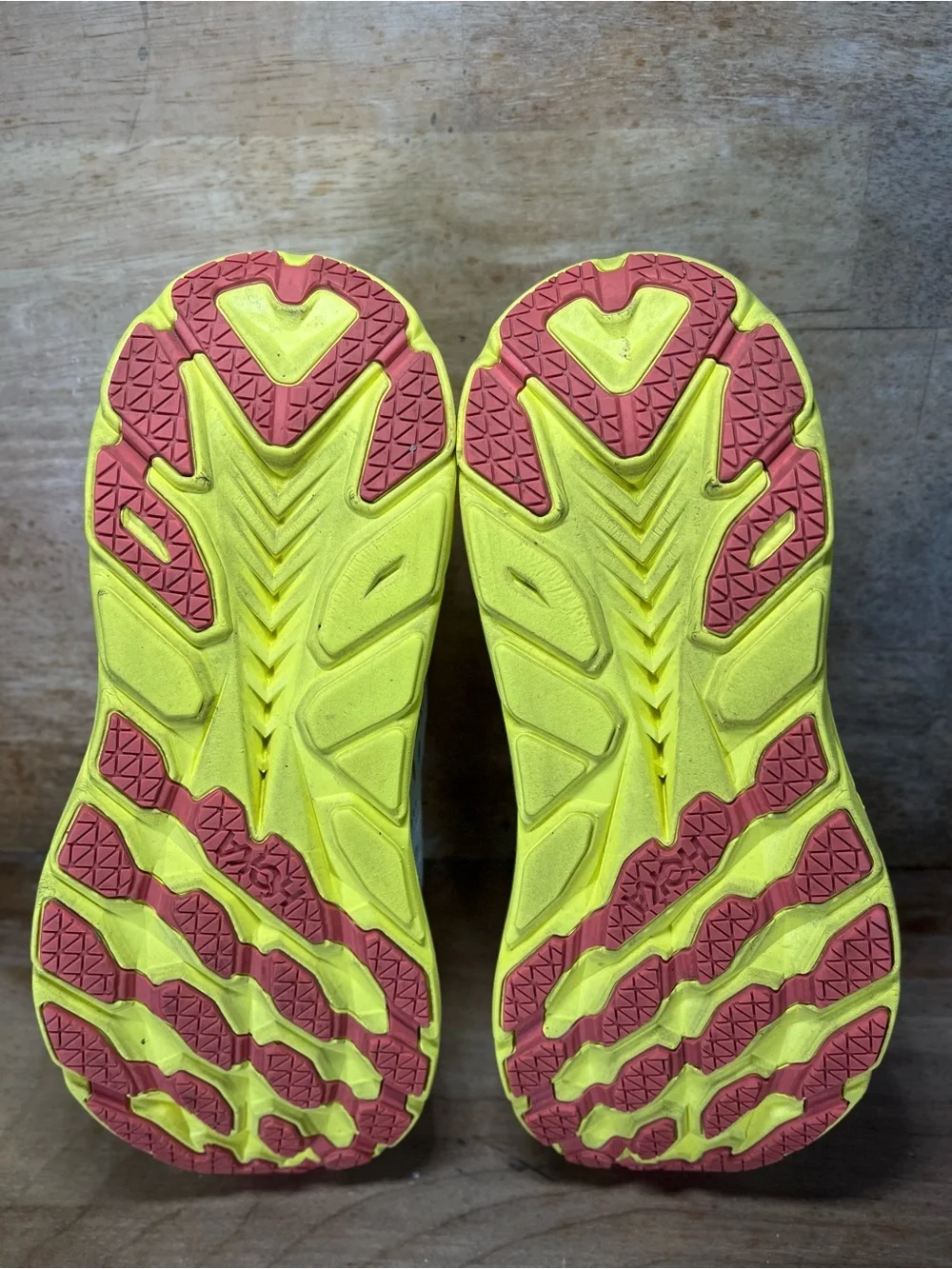 Hoka One One Clifton 8 Womens Size 9 Wide Running Shoes Sneakers White Yellow